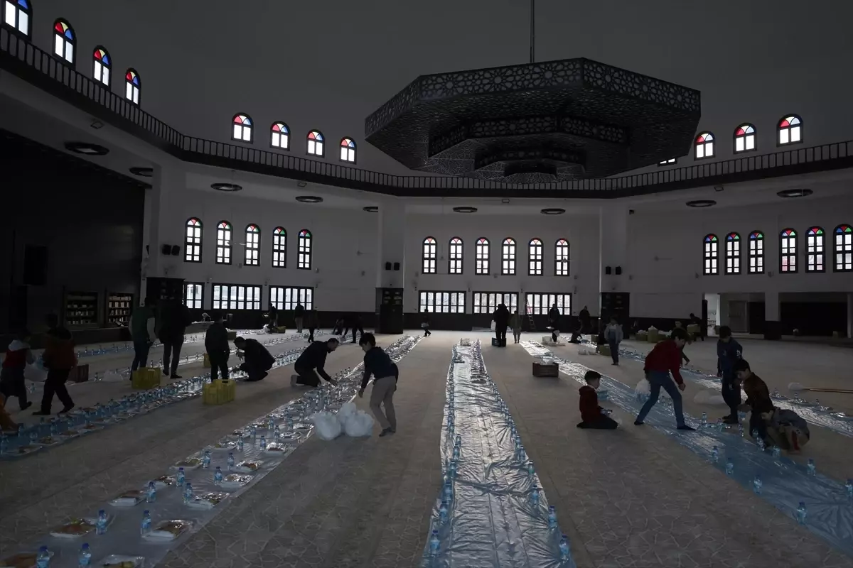 Konya Belediyesi, Şam’da Türkmen Mahallesine İftar Sofrası Açtı