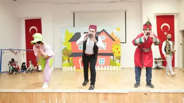 Tiyatro sahnesinde çocuklar