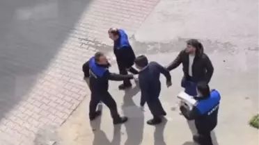 Zabıta ekipleri ve seyyar satıcı arasında yaşanan gerilim anı