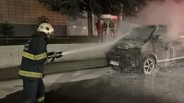 Eskişehir Tepebaşı'nda söndürülen minibüs yangını
