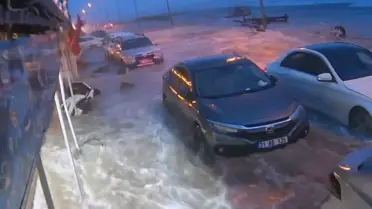 Fırtına sonrası hasar gören sahil bölgesi