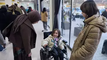 İftar programında bağış yapan katılımcılar