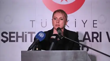 Etkinlikte konuşma yapan Bülent Turan