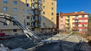 Kazada düşen beton pompası kolu