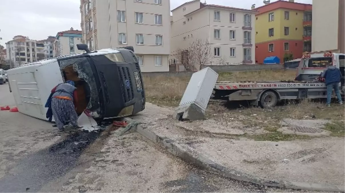 Çorum'da Trafik Kazası: Minibüs ve Otomobil Çarpıştı, 5 Yaralı