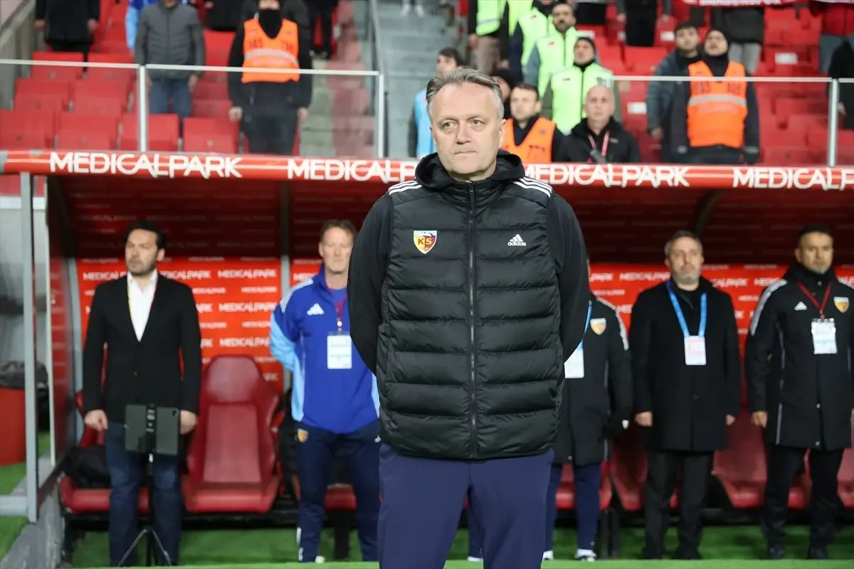 Samsunspor, Kayserispor'u İlk Yarıda 1-0 Önde Geçti