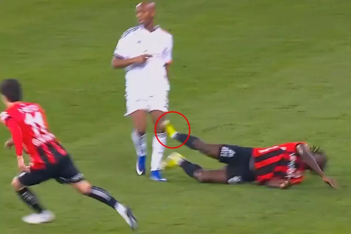 Gençlerbirliği, Beşiktaş karşısında kırmızı kart felaketiyle 10 kişi kaldı