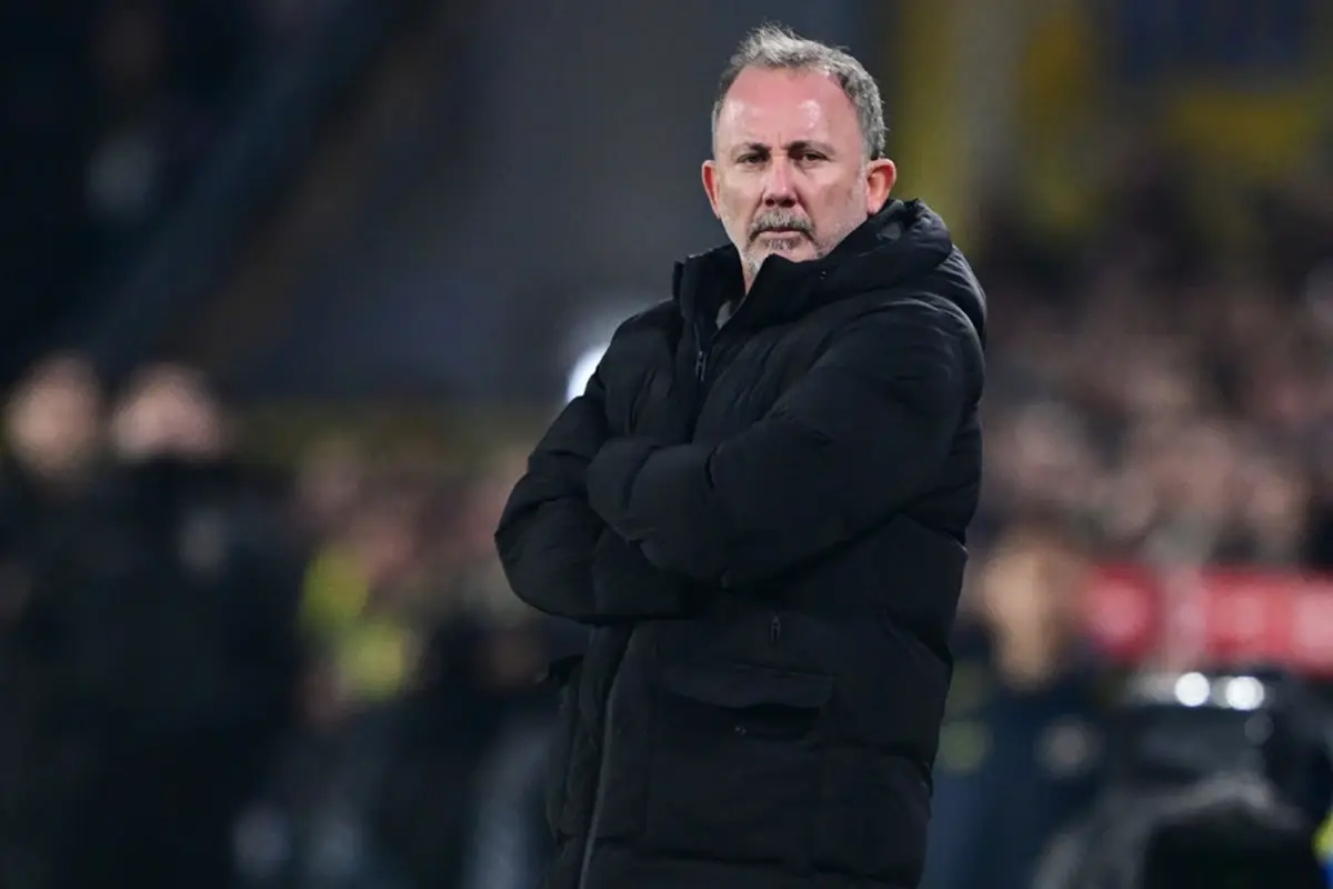 Beşiktaş Teknik Direktörü Sergen Yalçın Maç Sonunda Sağlık Sorunu Yaşadı, Yardımcı Antrenör Murat Kaytaz'dan Açıklama