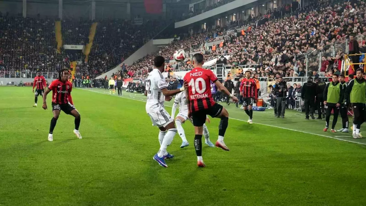 Gençlerbirliği ve Beşiktaş İlk Yarıda Golsüz Sendeleyerek Berabere Kaldı