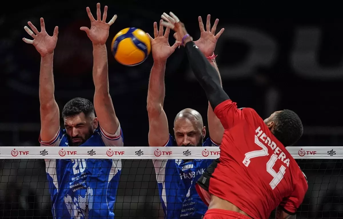 Halkbank, Spor Toto'yu 3-2 Mağlup Ederek 20. Zaferini Kaptı