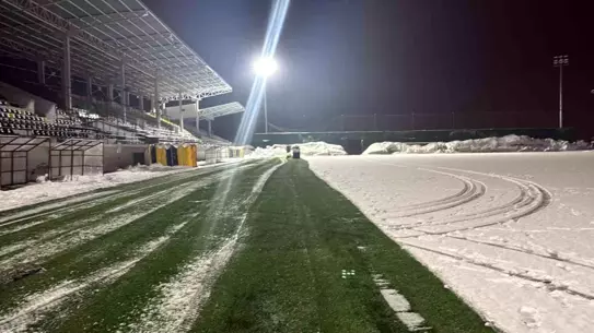 Eren Stadyumu'nda temizlenmiş saha