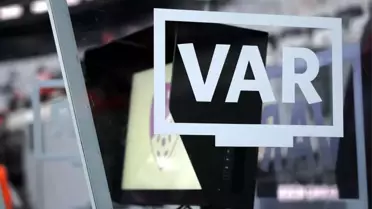 Maçta VAR ekranı ve Erkan Engin