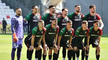 Karşıyaka ve Ayvalıkgücü Belediyespor maç anı