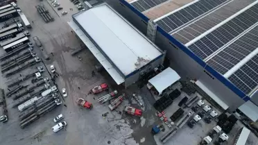 Yangın söndürülürken itfaiye ekipleri