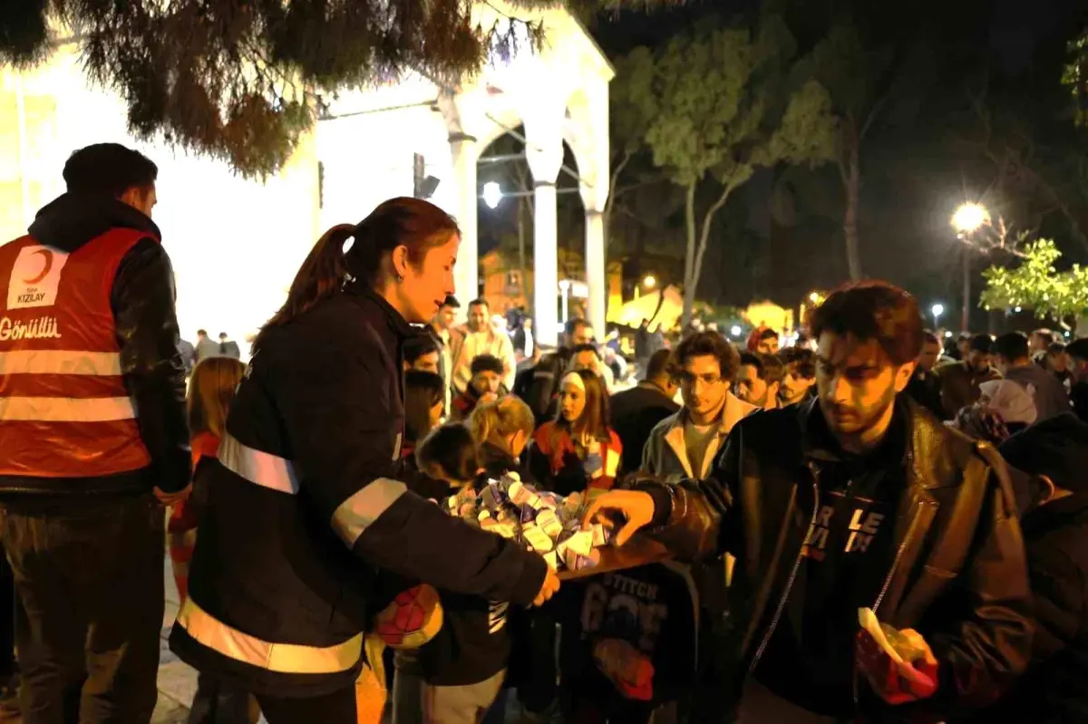 Aydın Büyükşehir Belediyesi, Kadir Gecesi'nde 17 İlçeye Lokum Dağıttı