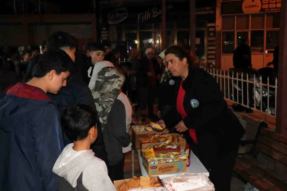 Bozdoğan Belediyesi Kadir Gecesi'nde Camide Sıcak İkramlarla Birlikte Kutladı
