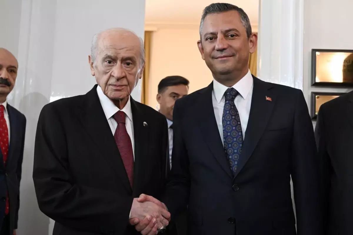 Bahçeli ve Özel’in Kadir Gecesi Telefon Görüşmesi: Sürpriz Selamlaşma