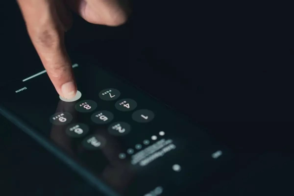 Alman İstihbarat Üst Düzey Yetkilisinin Signal Hesabı Hacklendi: CV'si Şaşırtıcı Detaylarla Ortaya Çıktı