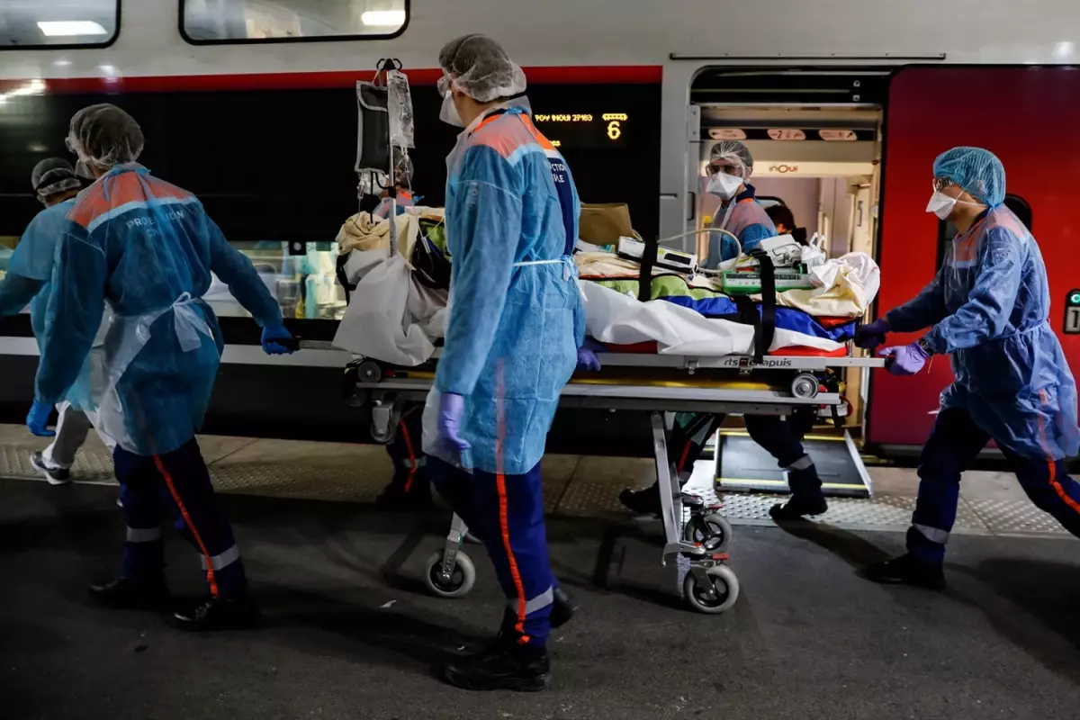 Kent Üniversitesi'nde Menenjit Salgını: 2 Ölü, 11 Hastane, 30 Bin Kişiye Uyarı