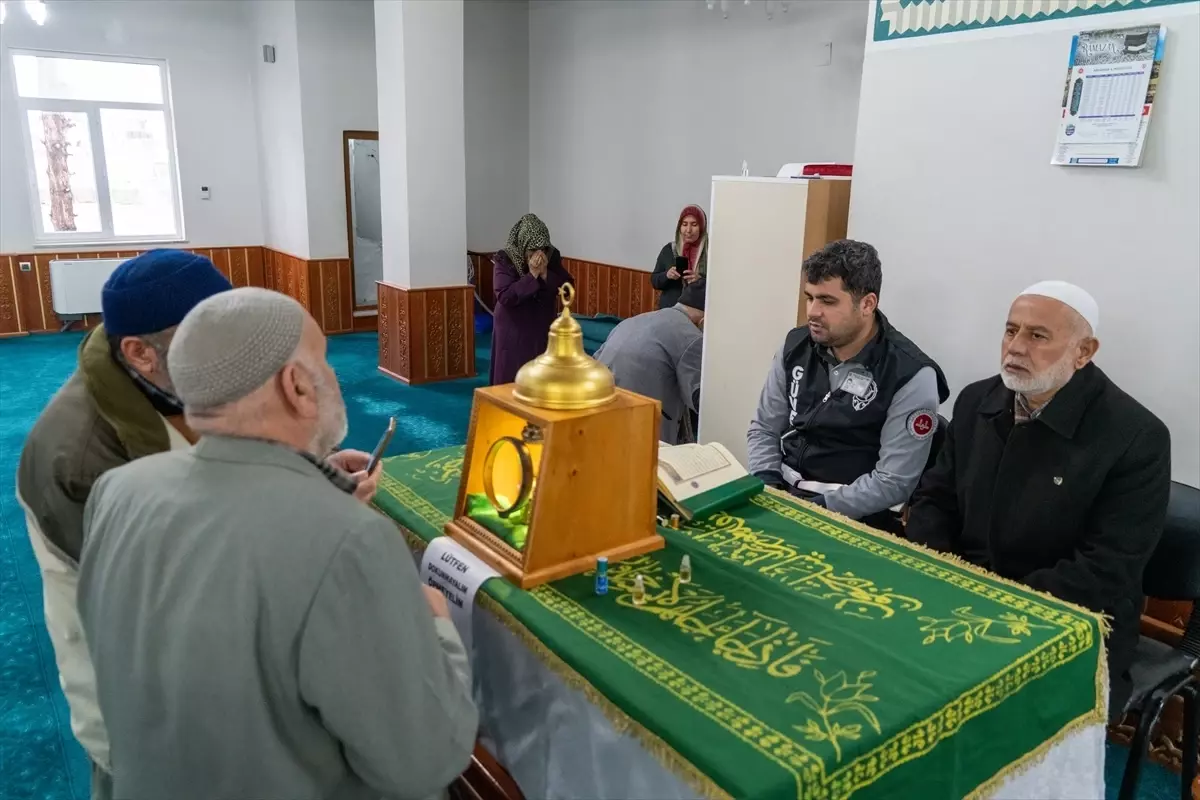 Adıyaman ve Şanlıurfa’da Kadir Gecesi’nde Sakal-ı Şerif Ziyareti Halkı Coşkulu Karşıladı