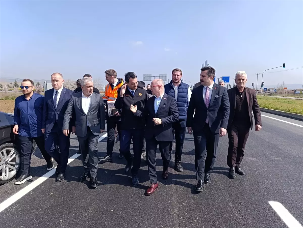 Yenişehir'de Yol İnşaatı: AK Parti Heyeti Yerinde Kontrol Yaptı