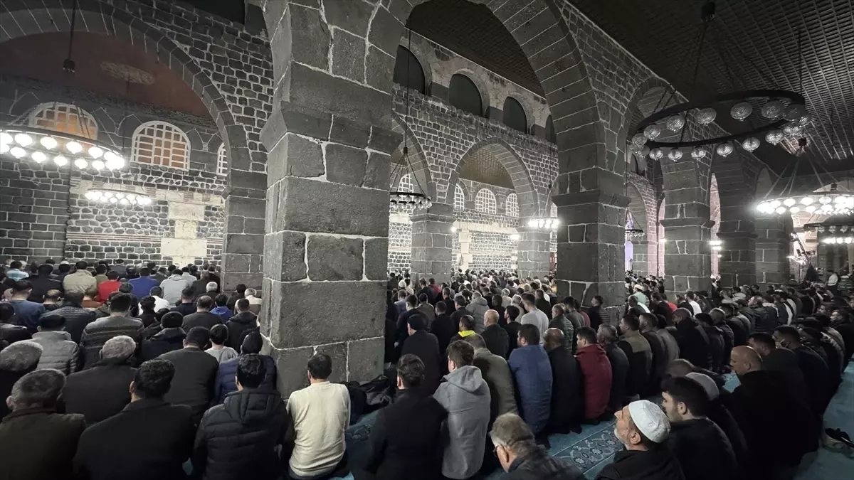 Doğu Anadolu’da Kadir Gecesi Coşkusu: Camilerde İkram ve Dua Etkinlikleri