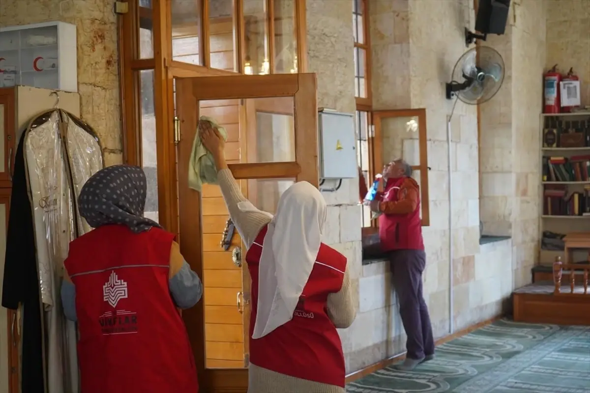Gaziantep’te Kadir Gecesi ve Bayram Öncesi Camilerde Derin Temizlik