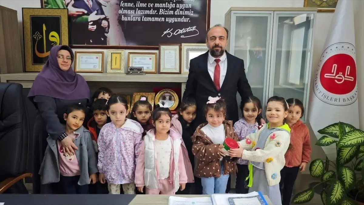 İslahiye Kuran Kursu Öğrencileri Gazze’ye Yardım Köprüsü Kurdu