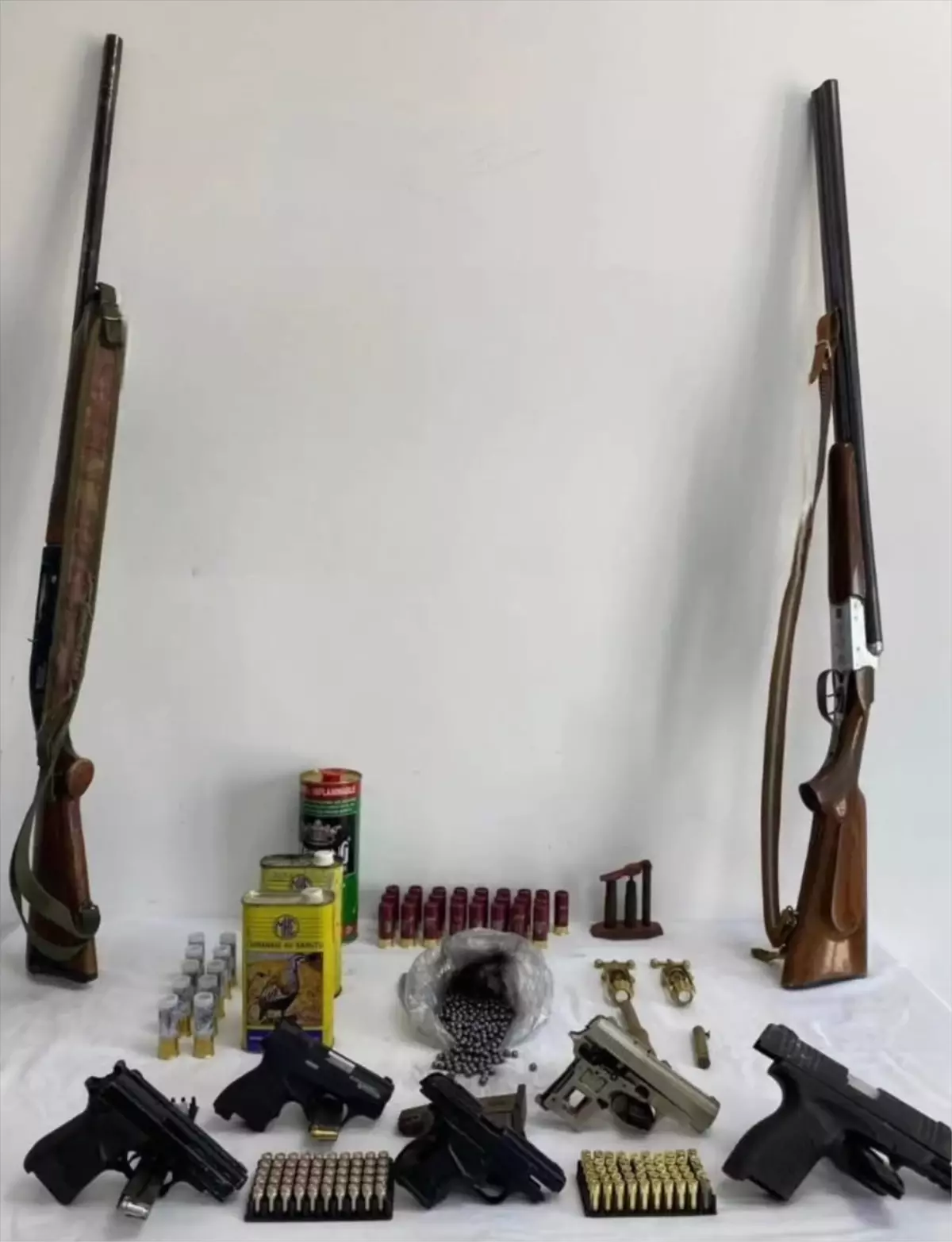 Denizli Kale’de Silah Kaçakçılığına Büyük Darbe: 2 Şüpheli Tutuklandı