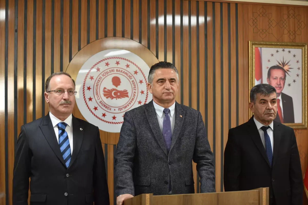 Kepez Kaymakamlığı'nda Silahlı Oda Kilitleme Olayı Sonunda Teslim Oldu