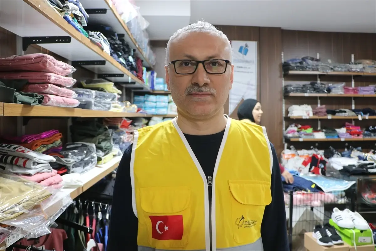 Kilis'te Diriliş Derneği'nden İhtiyaç Sahibi Çocuklara Bayramlık Giydirme Kampanyası