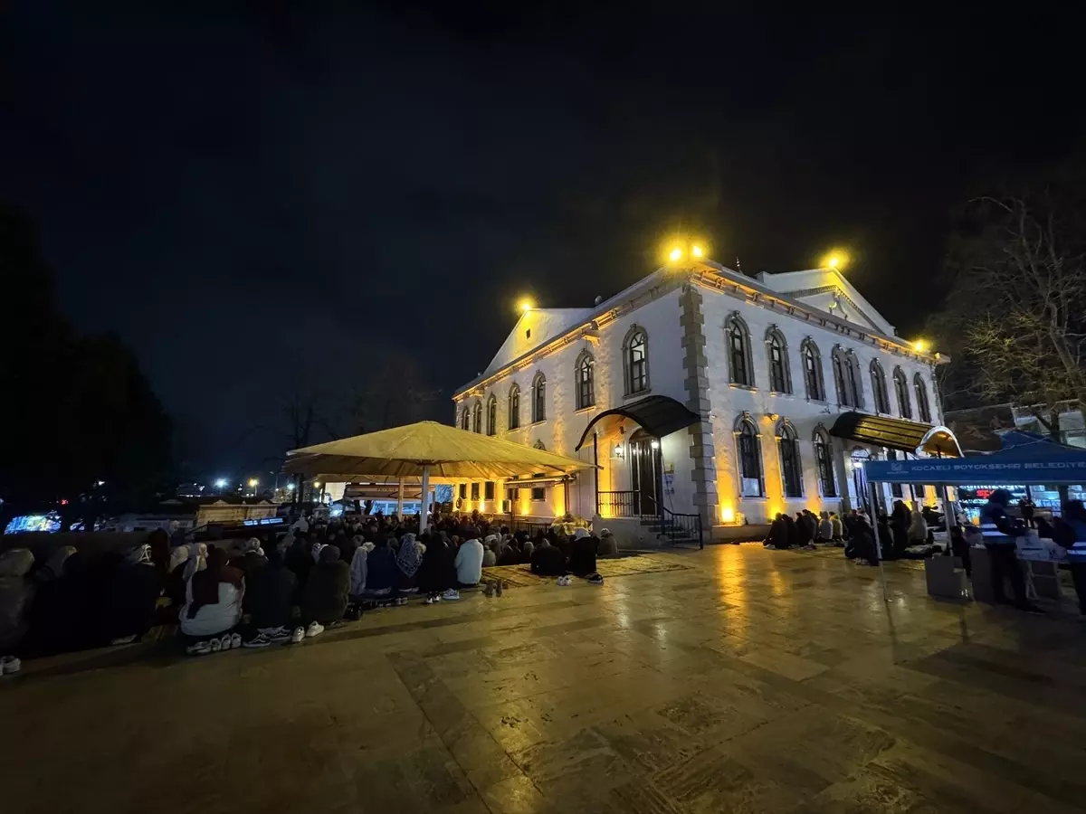 Kocaeli, Sakarya ve Düzce'de Kadir Gecesi Camilerde Coşkuyla Kutlandı