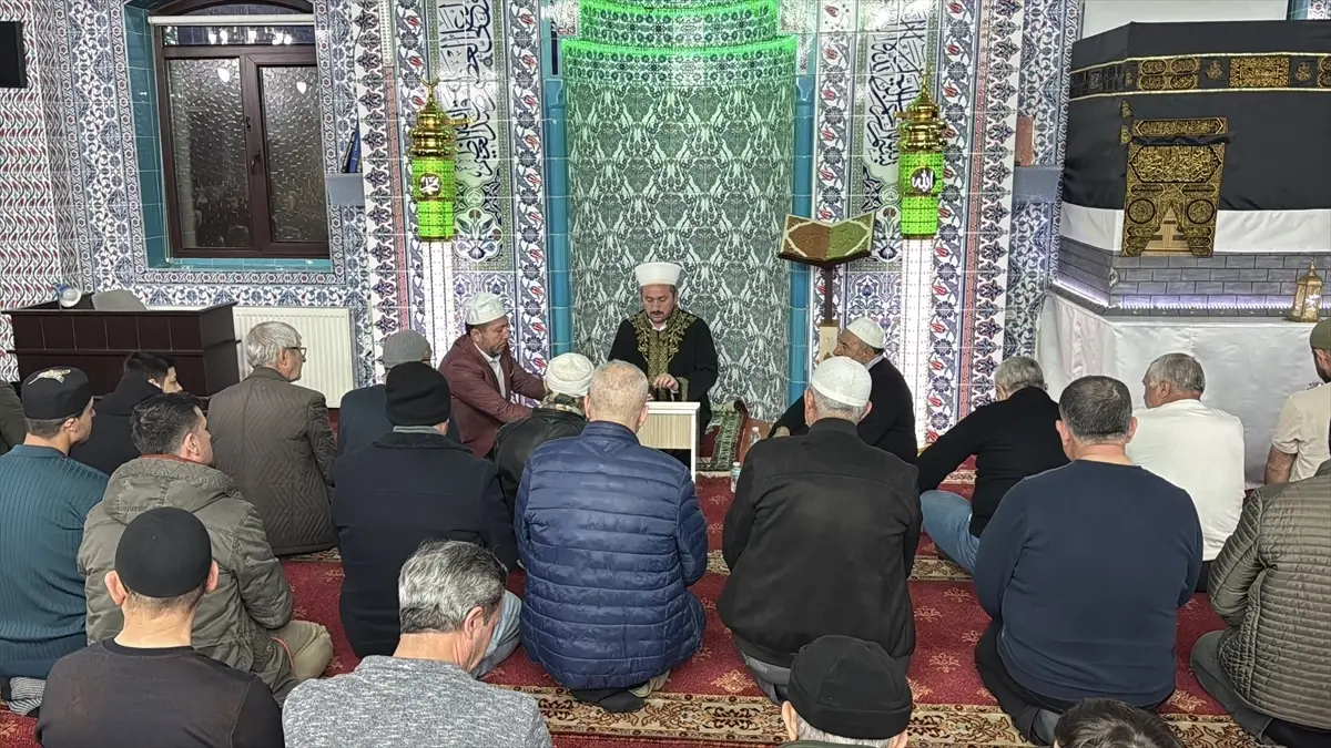 Kadir Gecesi'nde Konya ve Çevresinde Camiler Dolu: Dualar Şehrin Sokaklarını Doldurdu