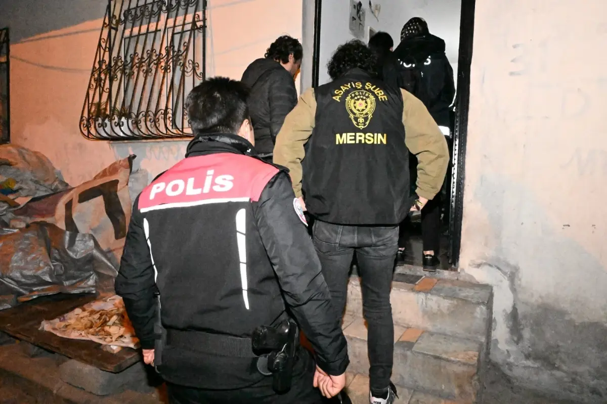 Mersin'de Büyük Operasyon: 678 Kaçak Yakalandı, 29 Silah ve 340 Fișek Ele Geçirildi
