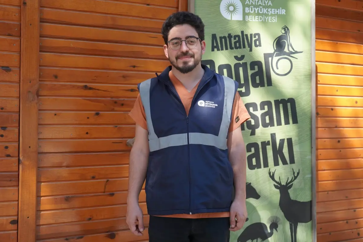 Antalya Doğal Yaşam Parkı'nda Bayram Coşkusu: Yavru Keçi ve Koyunlarla Tanışma Fırsatı