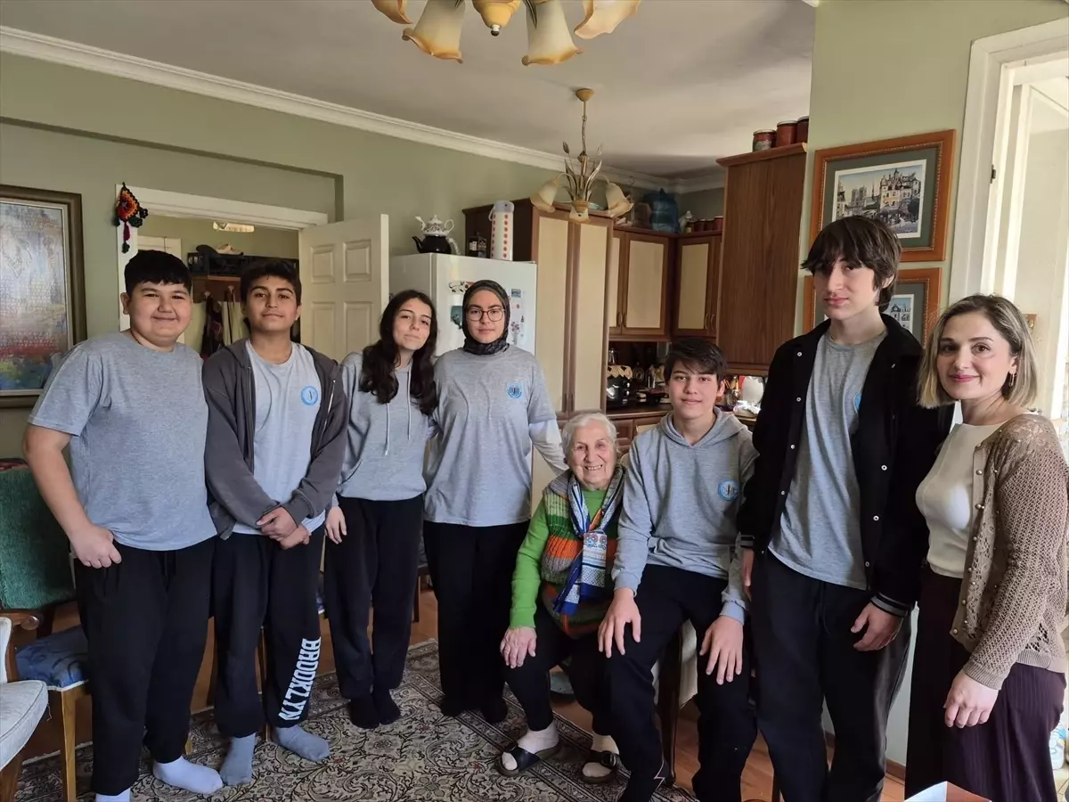 Datça'da Gençler Emekli Öğretmenlere Saygı Duruşu Sergiledi