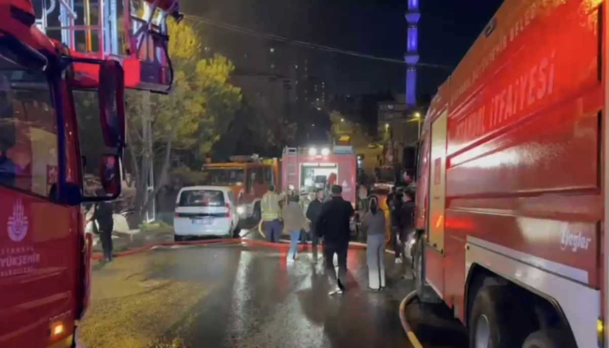 Tuzla’da Gecekondu Mahallesinde Şiddetli Yangın: İtfaiye Müdahalesi ve Zararlar