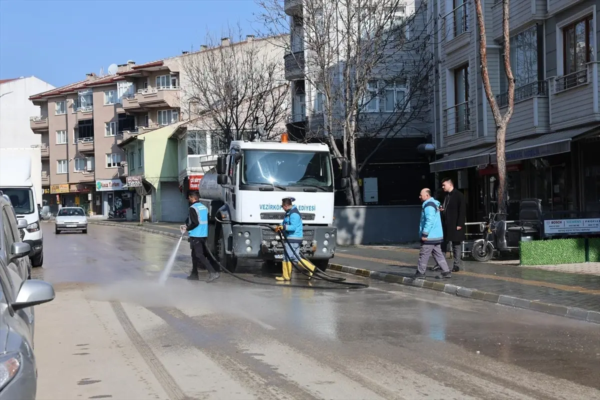 Vezirköprü’da Bayram Öncesi Temizlik Çalışmaları Hız Kazandı