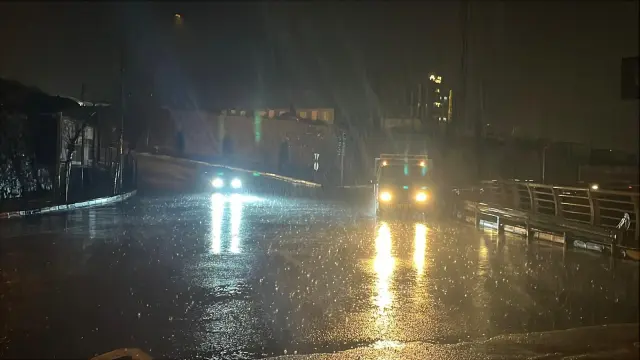 Hasar gören bir kafe dışı