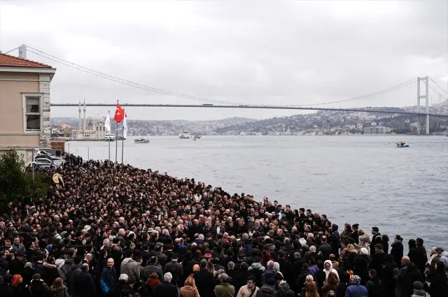 Fatih Camii iç mekanından bir görüntü