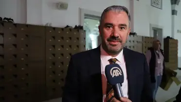 Çocukların ayakkabılarına bırakılan hediye paketleri