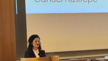 Etkinlikte konuşma yapan panelistlerden biri