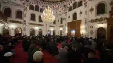 Kadir Gecesi'nde camilerde toplu ibadet