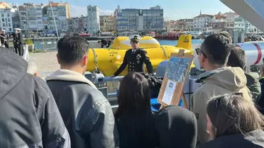 Deniz Kuvvetleri gemileri Çanakkale'de