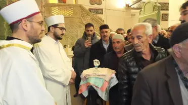 Keban’da Sakal-ı Şerif Camii iç mekan görüntüsü