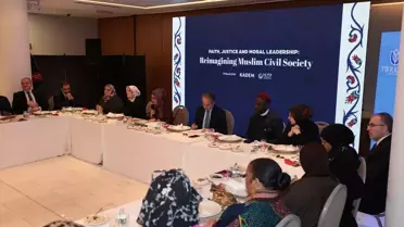 Etkinlikte konuşma yapan temsilci