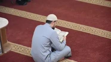 Kerkük’te Kadir Gecesi Coşkusu: Camilerde Dua ve Barış Temennileri