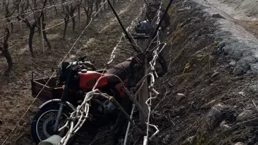 Kazada devrilen sepetli motosiklet