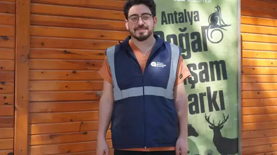 Yavru keçi ve koyunlarla etkileşim anı