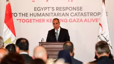 Toplantı sırasında konuşma yapan Bakan Abdulati